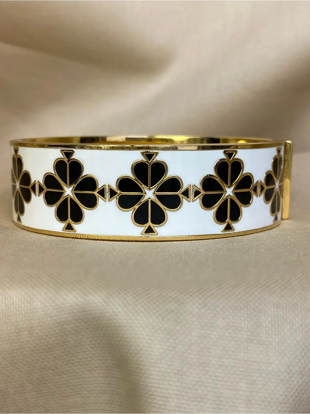 Kate Spade Heritage Spade Hinged Bangle